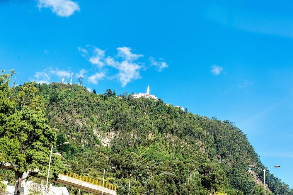 جراند حياة بوجوتا بوغوتا المظهر الخارجي الصورة View of the sanctuary from the town
