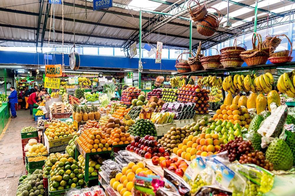 جراند حياة بوجوتا بوغوتا المظهر الخارجي الصورة Fruit and vegetable market in Porto Alegre, Brazil